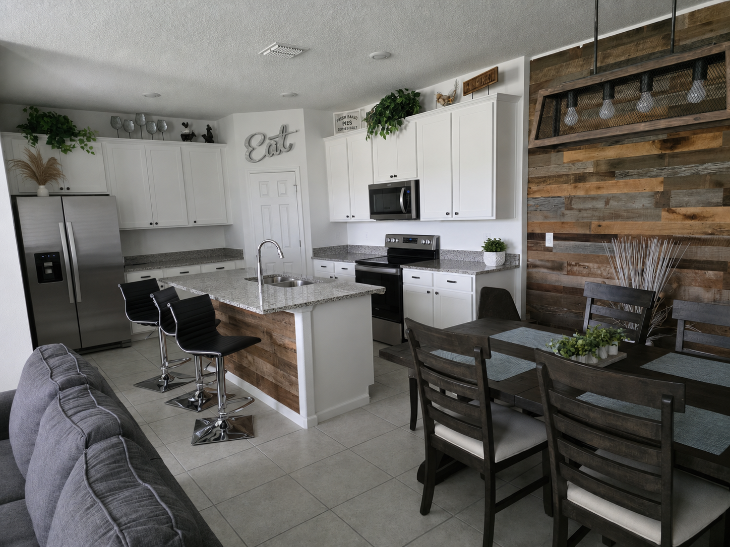 Open-plan kitchen and dining room